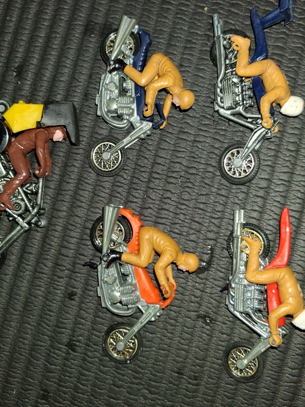 Vintage 1971 MINT Rumblers Reveloution Choppers With Figures. Great Shape